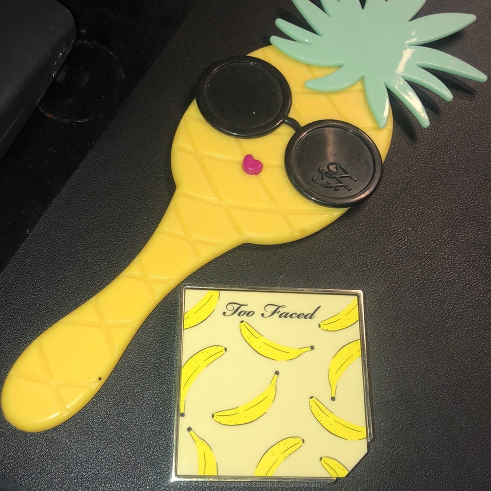 COPY - Too faced it’s bananas setting powder🍌